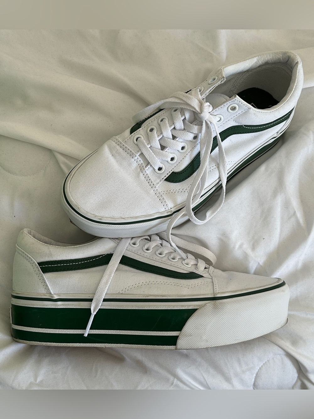 Vans White Canvas Low-Top Platform Sneakers with Green Heel Stripe W8.5/M7